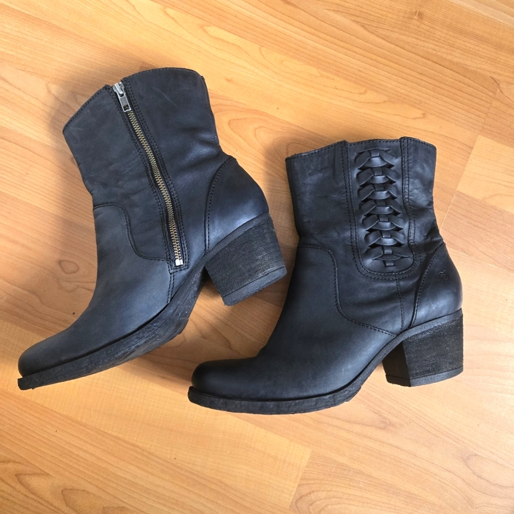 Women's Black Leather Mid-Calf Zip Heeled Boots